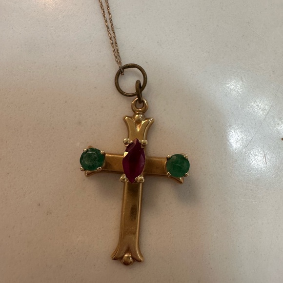 10 k gold cross pendant with genuine ruby and emerald stones - Picture 5 of 8